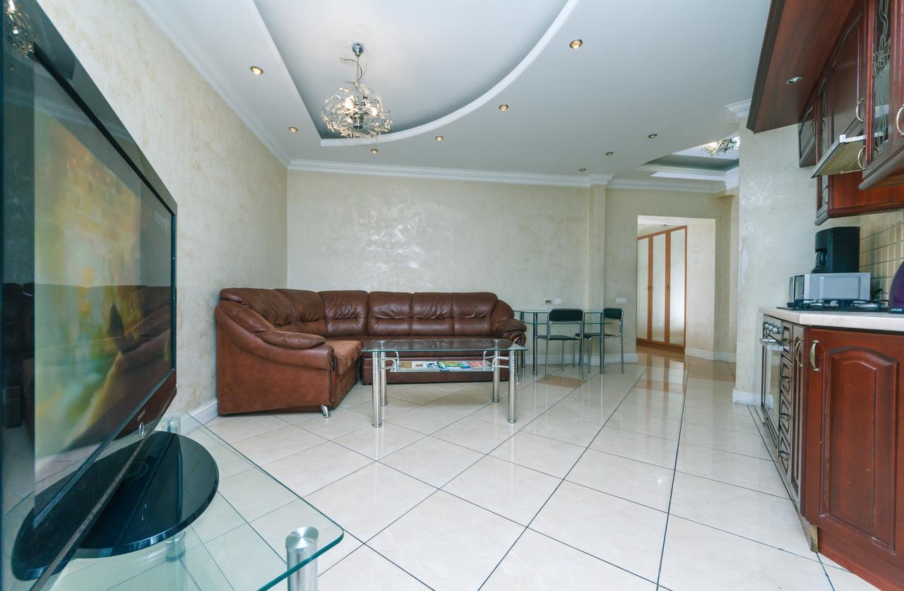 Two Bedroom Apartment On Kreschatik, Kyiv Center With Great View Kültér fotó