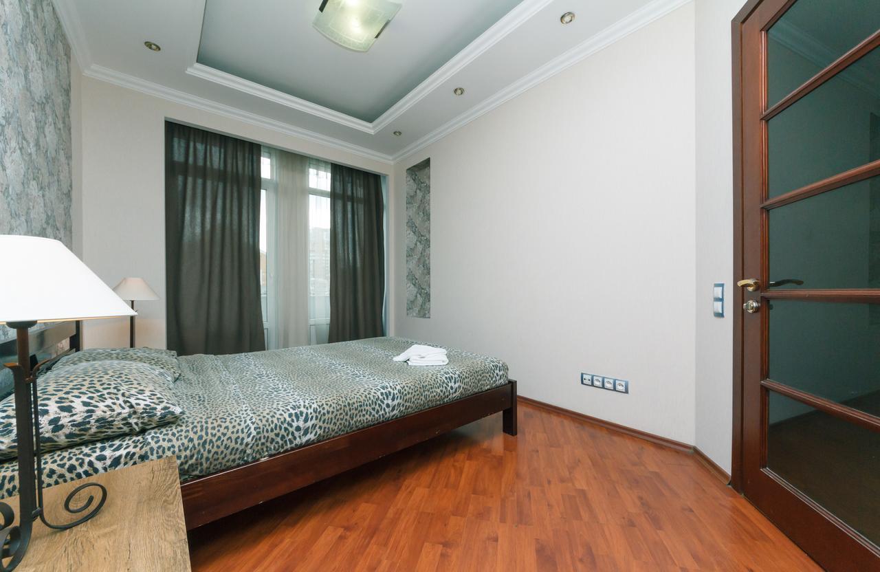 Two Bedroom Apartment On Kreschatik, Kyiv Center With Great View Kültér fotó